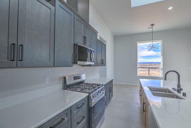 9 Express Drive, Edgewood, NM 87015