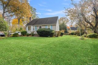 10 Stratton Drive, Huntington Station, NY 11746