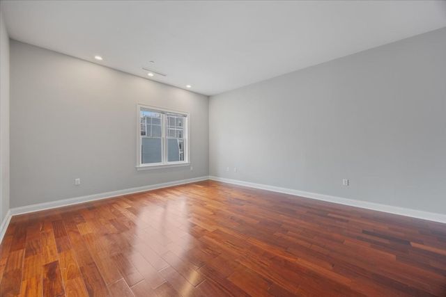 653-659 E 2nd St 205, Boston, MA 02127