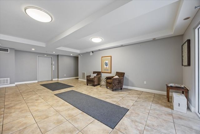 653-659 E 2nd St 205, Boston, MA 02127