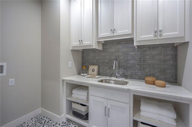 11494 S Longview Road, Olathe, KS 66061