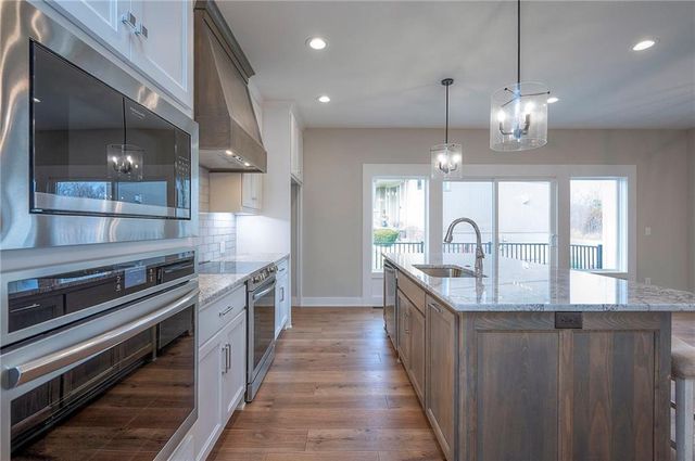 11494 S Longview Road, Olathe, KS 66061