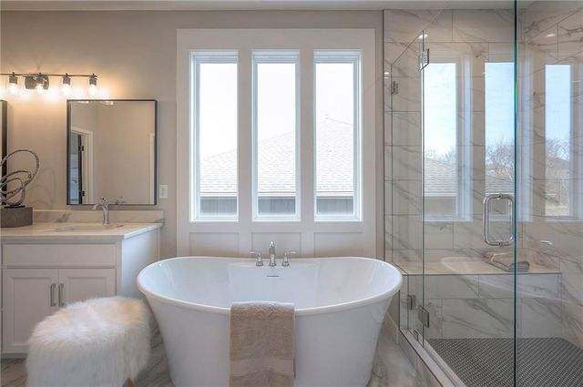 11494 S Longview Road, Olathe, KS 66061