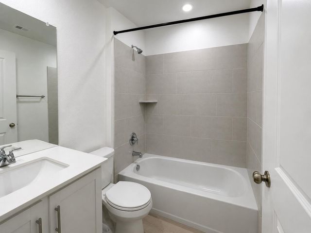 162 Cibolo Creek LOOP, Bastrop, TX 78602