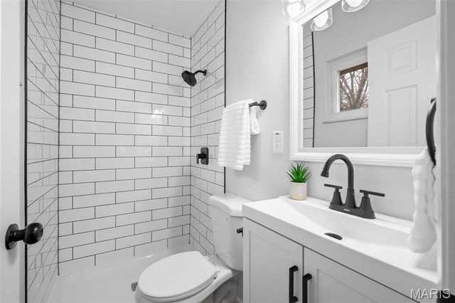 1320 Fenton Hills Road, Fenton, MO 63026