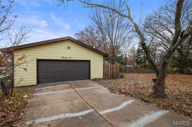 1320 Fenton Hills Road, Fenton, MO 63026