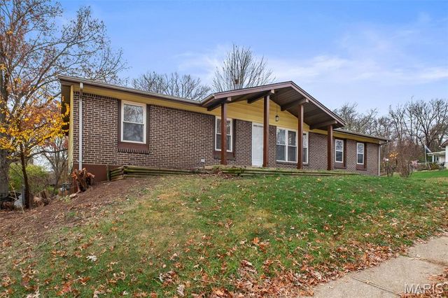 1320 Fenton Hills Road, Fenton, MO 63026