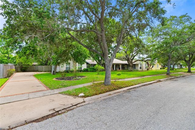 457 Delaine Dr, Corpus Christi, TX 78411