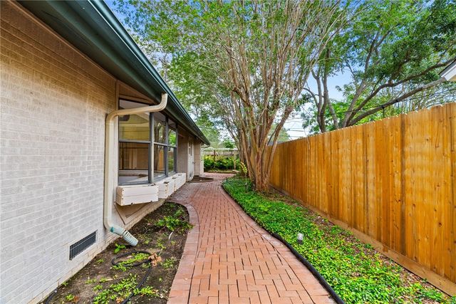 457 Delaine Dr, Corpus Christi, TX 78411