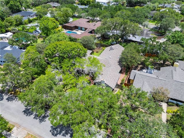 457 Delaine Dr, Corpus Christi, TX 78411