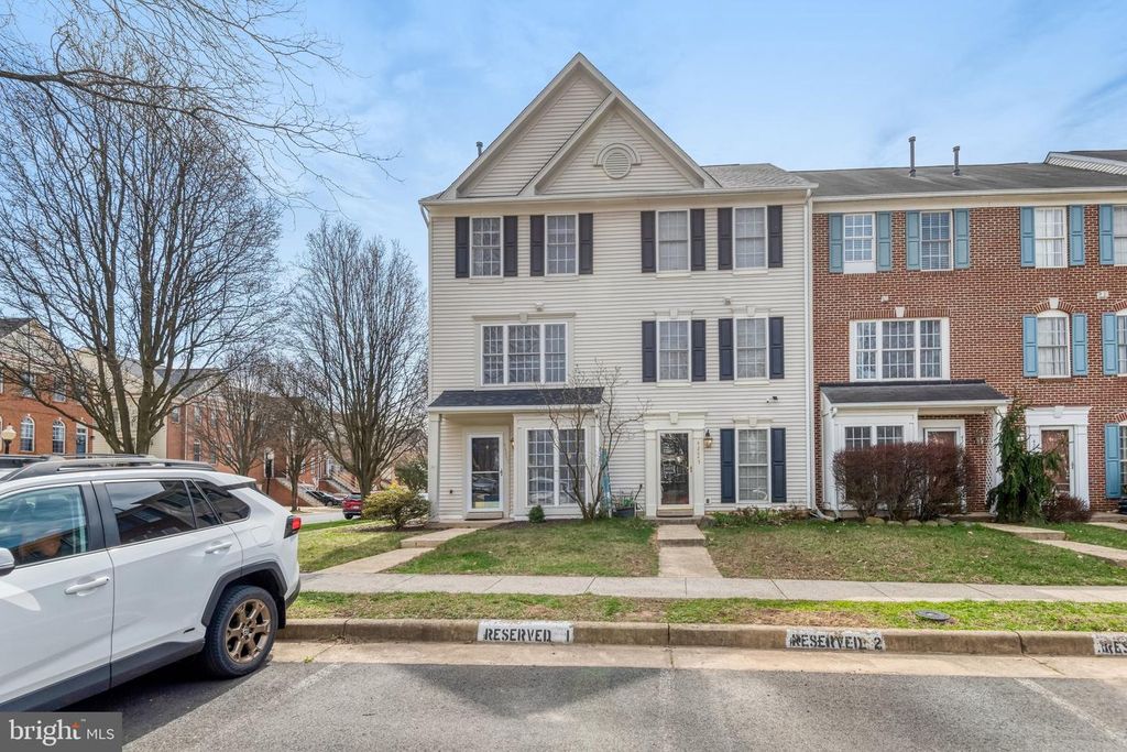 Image 1 of property listing at 42847 PILGRIM SQ, Chantilly, VA 20152