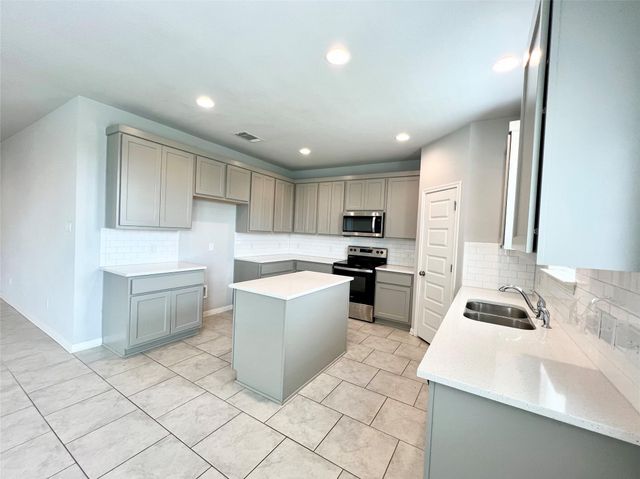 227 Kellys Heroes WAY, Jarrell, TX 76537