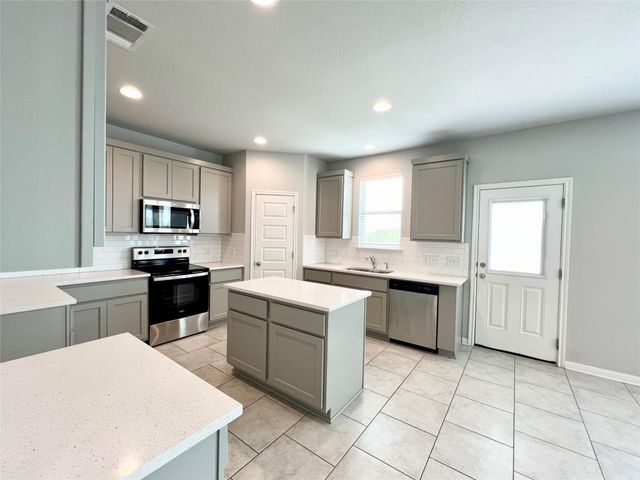 227 Kellys Heroes WAY, Jarrell, TX 76537