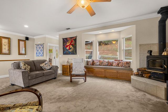 5611 Meesha Ln, Placerville, CA 95667