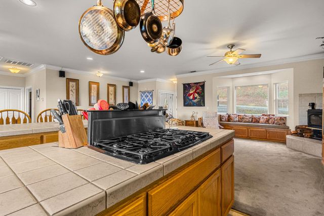 5611 Meesha Ln, Placerville, CA 95667