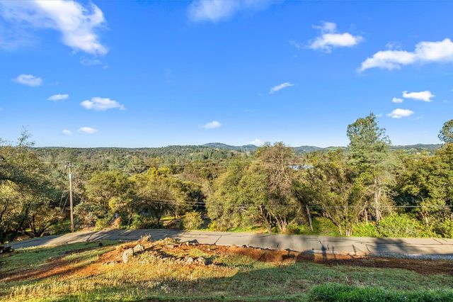 5611 Meesha Ln, Placerville, CA 95667