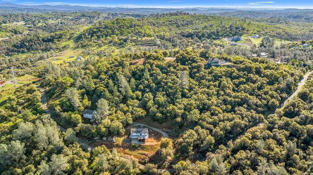 5611 Meesha Ln, Placerville, CA 95667