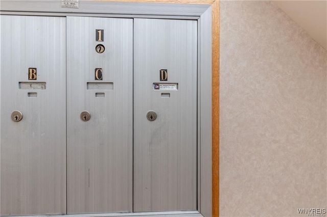 1210 Youngs Rd D, Amherst, NY 14221