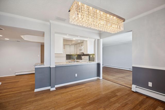 6075 Lincoln Drive 305, Edina, MN 55436