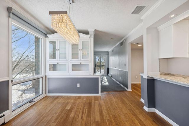 6075 Lincoln Drive 305, Edina, MN 55436