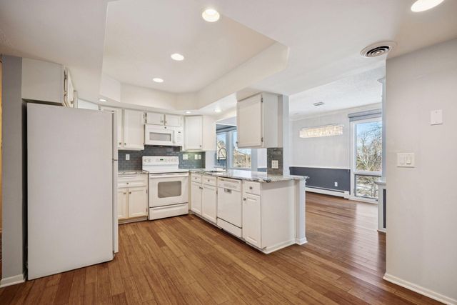 6075 Lincoln Drive 305, Edina, MN 55436