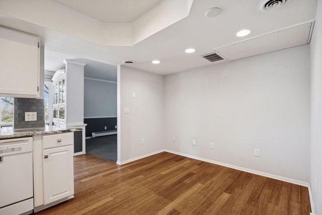 6075 Lincoln Drive 305, Edina, MN 55436