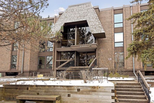 6075 Lincoln Drive 305, Edina, MN 55436