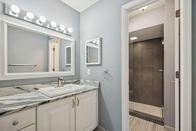 6075 Lincoln Drive 305, Edina, MN 55436