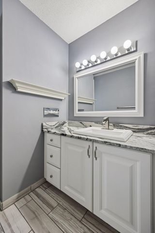 6075 Lincoln Drive 305, Edina, MN 55436