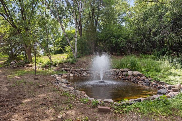 6075 Lincoln Drive 305, Edina, MN 55436