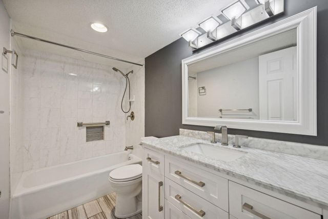 6075 Lincoln Drive 305, Edina, MN 55436