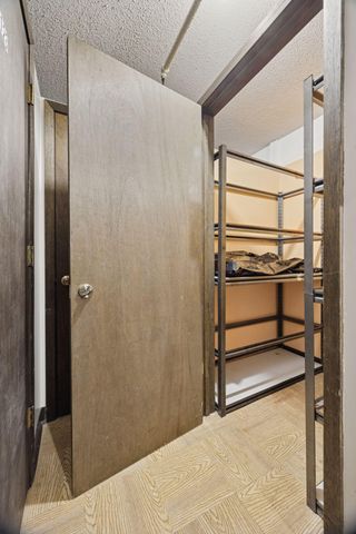 6075 Lincoln Drive 305, Edina, MN 55436