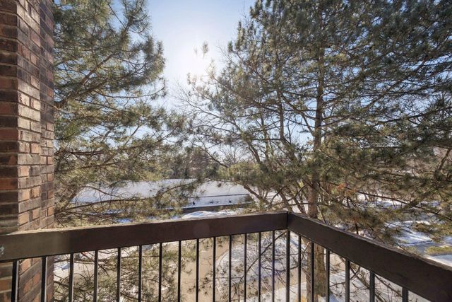 6075 Lincoln Drive 305, Edina, MN 55436