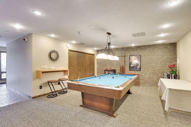 6075 Lincoln Drive 305, Edina, MN 55436