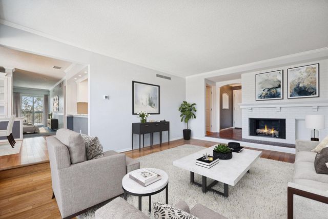 6075 Lincoln Drive 305, Edina, MN 55436