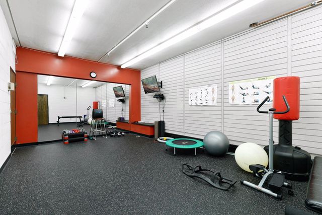 6075 Lincoln Drive 305, Edina, MN 55436