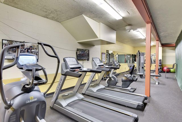 6075 Lincoln Drive 305, Edina, MN 55436