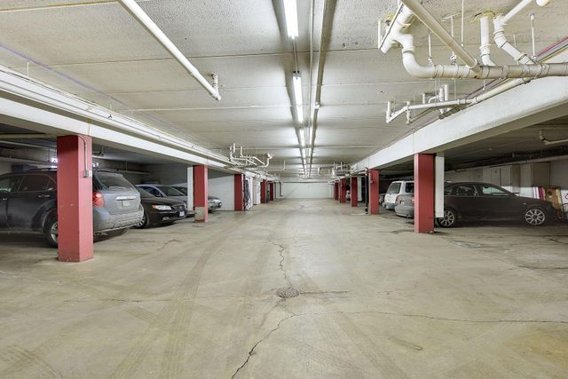 6075 Lincoln Drive 305, Edina, MN 55436