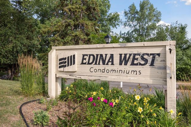 6075 Lincoln Drive 305, Edina, MN 55436