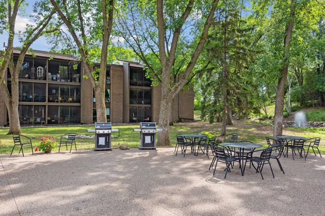 6075 Lincoln Drive 305, Edina, MN 55436