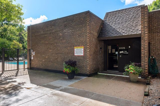 6075 Lincoln Drive 305, Edina, MN 55436