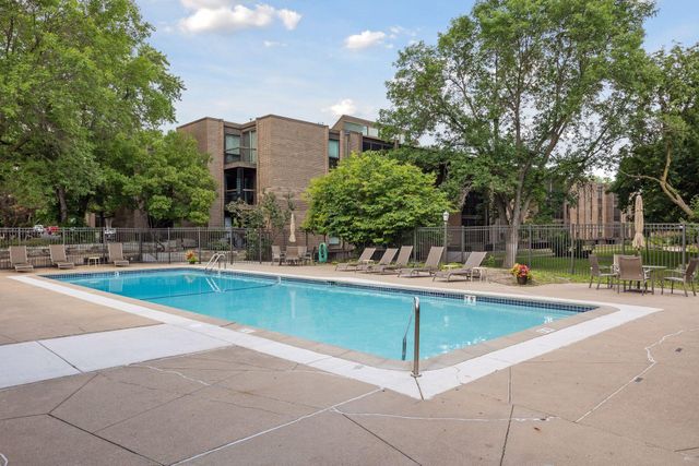 6075 Lincoln Drive 305, Edina, MN 55436