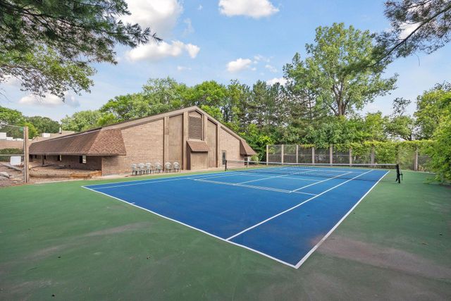 6075 Lincoln Drive 305, Edina, MN 55436