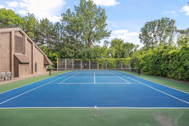 6075 Lincoln Drive 305, Edina, MN 55436