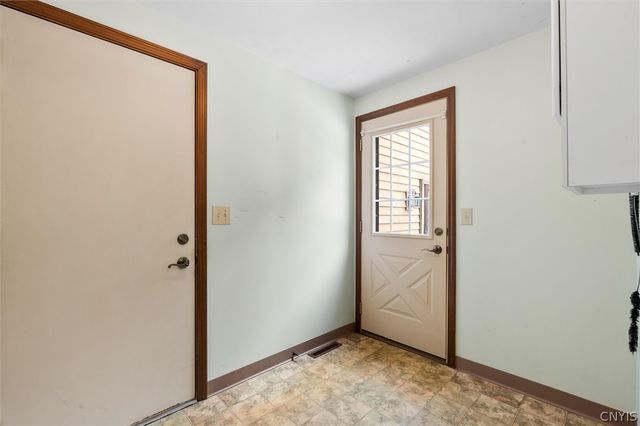 8101 Balsamwood Lane, Clay, NY 13090