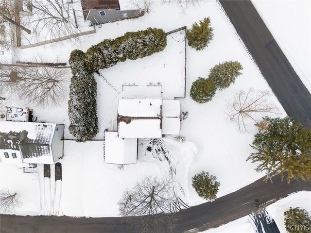 8101 Balsamwood Lane, Clay, NY 13090