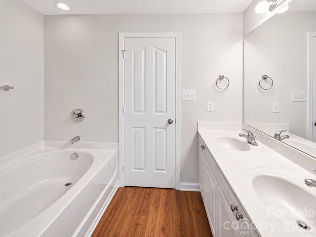 220 Hunslet Circle, Charlotte, NC 28206