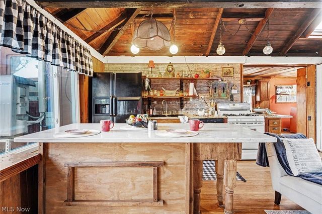 3343 Lake Road, North Kingsville, OH 44030