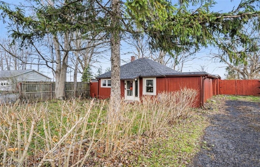 3343 Lake Road, North Kingsville, OH 44030