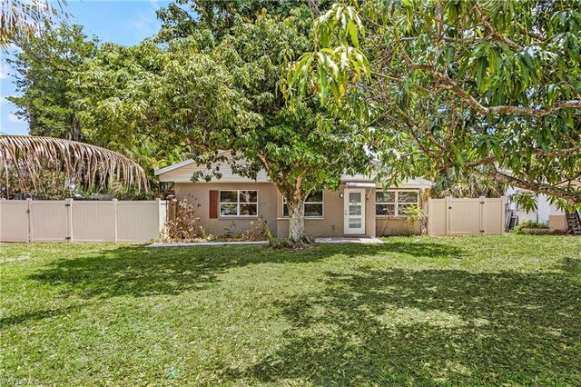 209 Kingston DR, Fort Myers, FL 33905